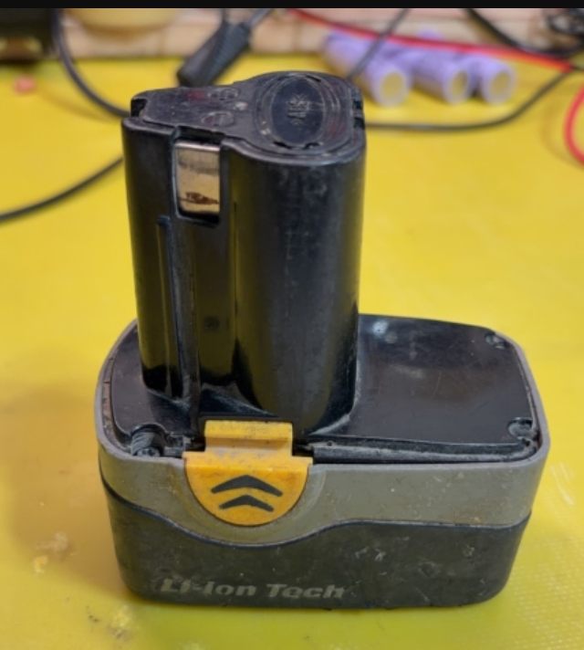 維修後：更換新電芯並組裝完成的電池組