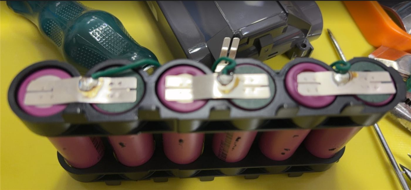 維修後：換上新的 18650 電芯並完成點焊